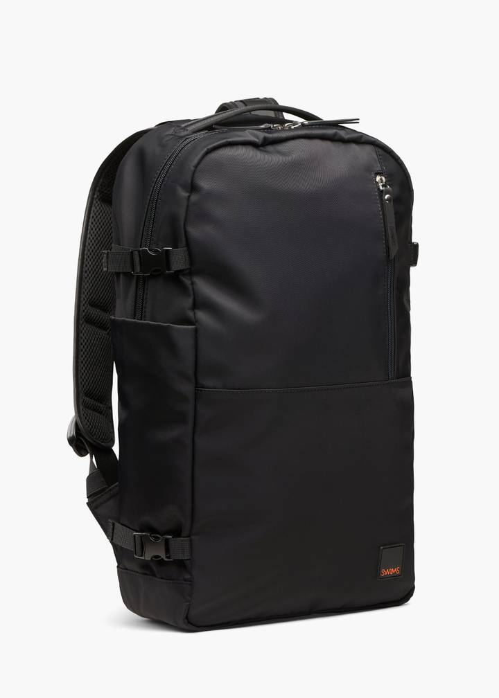 Swims. Motion backpack