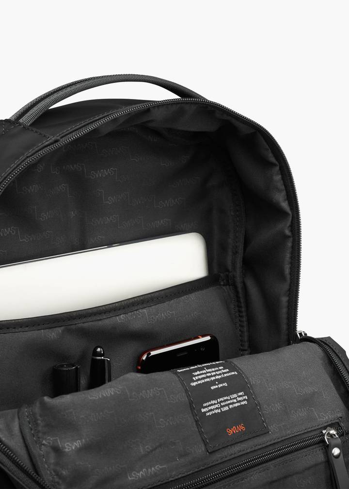 Swims. Motion backpack